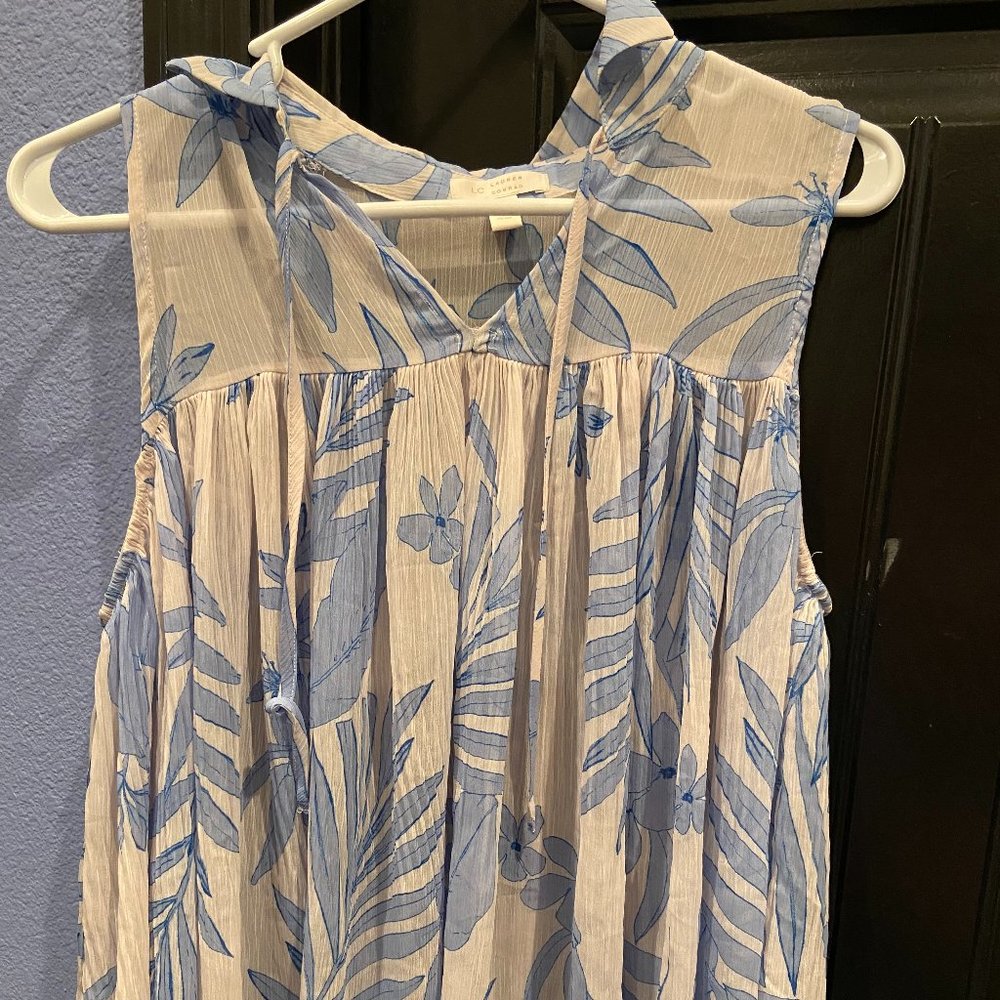 Women's Lauren Conrad blue and white floral bottom flowy blouse